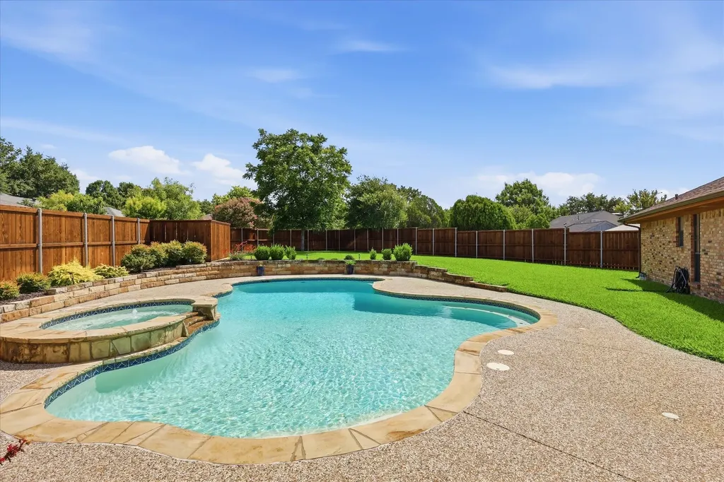 1915 Robin Meadow Circle Carrollton TX 75007