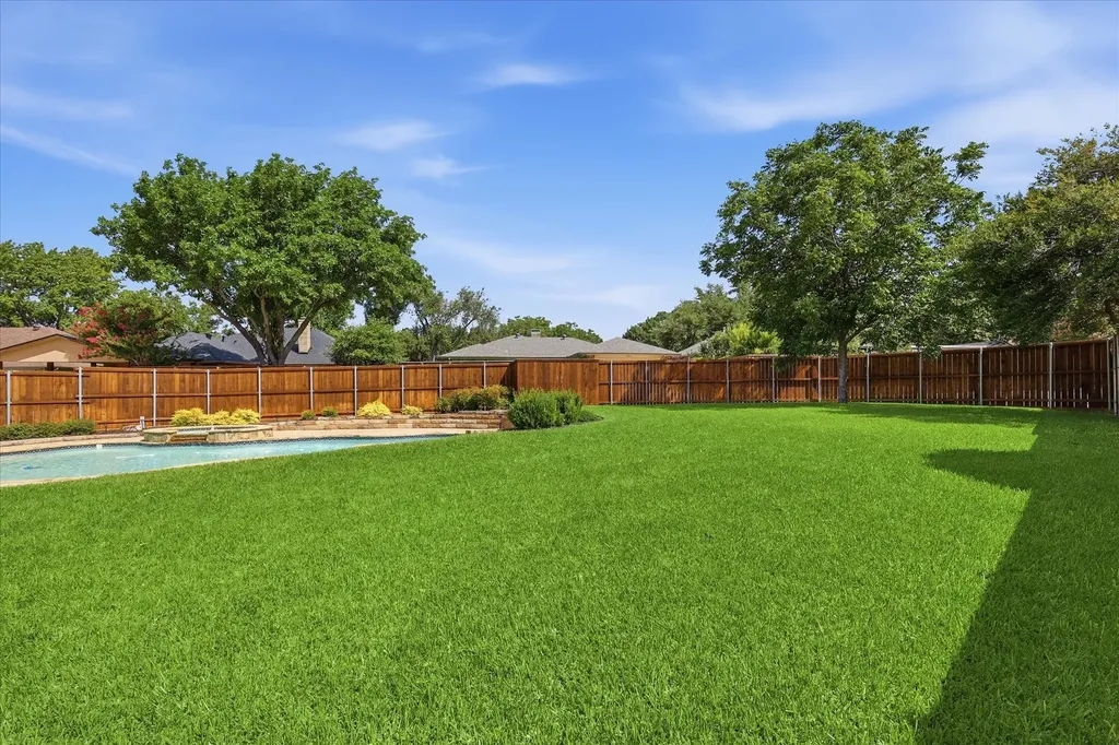 1915 Robin Meadow Circle Carrollton TX 75007