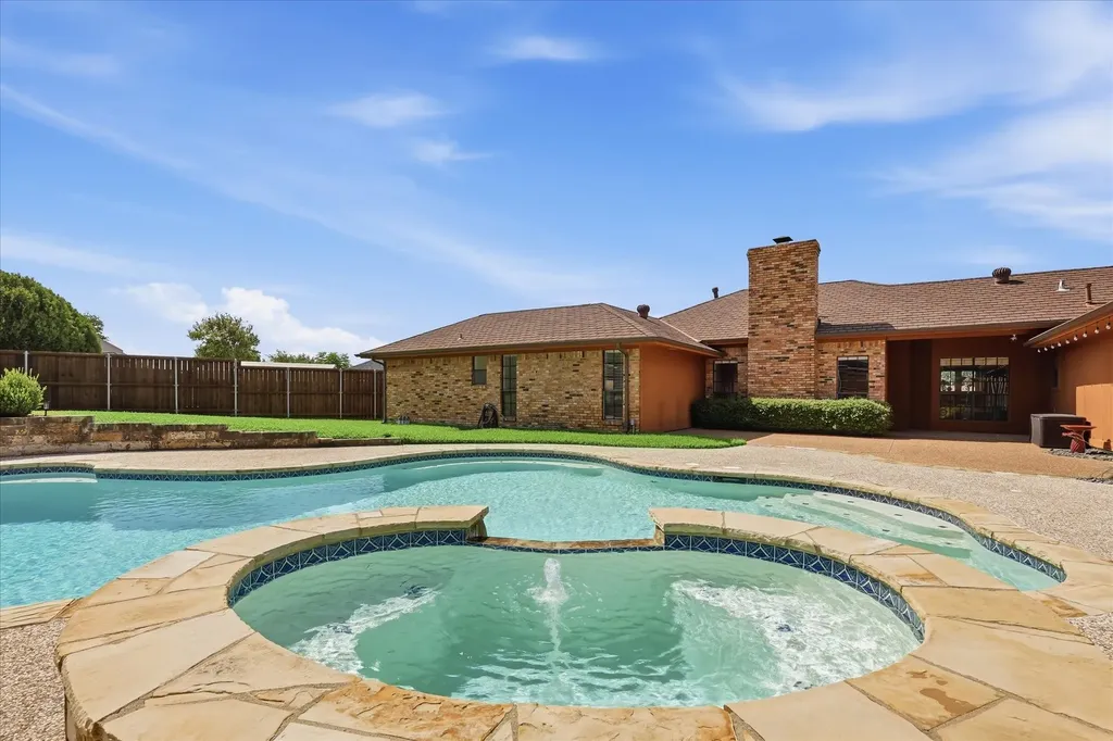 1915 Robin Meadow Circle Carrollton TX 75007
