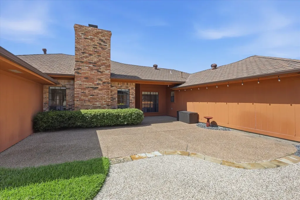 1915 Robin Meadow Circle Carrollton TX 75007