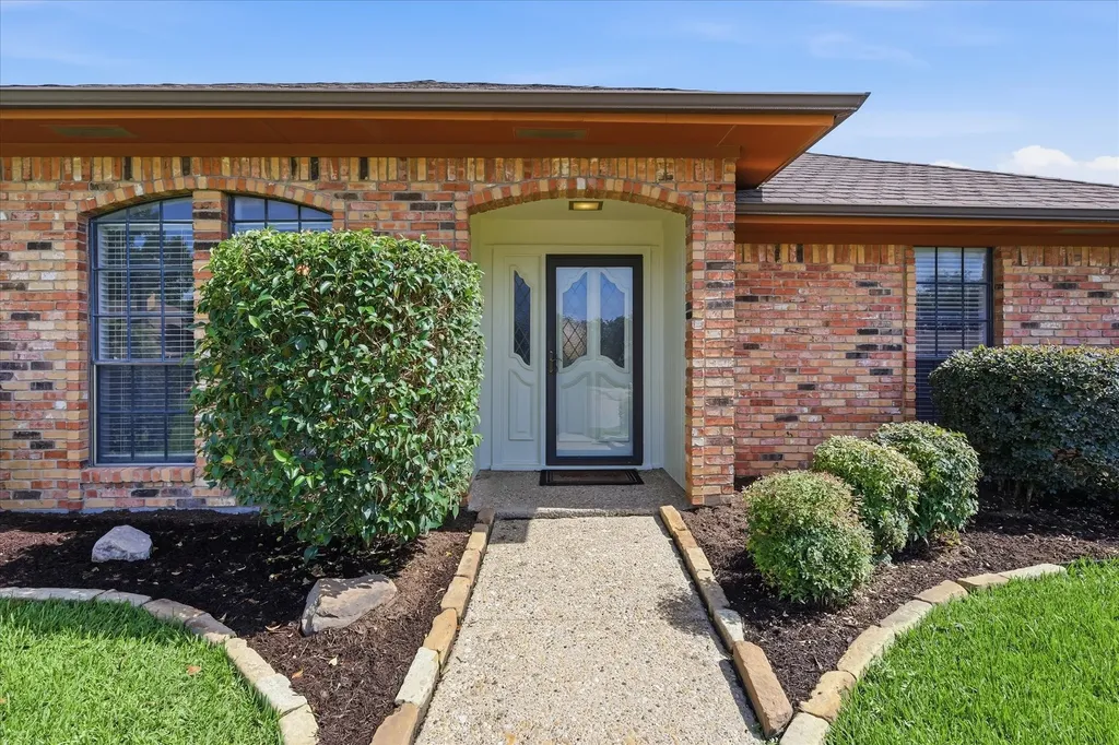1915 Robin Meadow Circle Carrollton TX 75007
