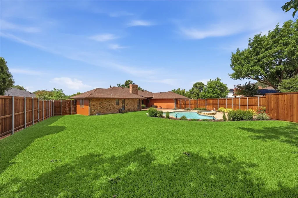 1915 Robin Meadow Circle Carrollton TX 75007