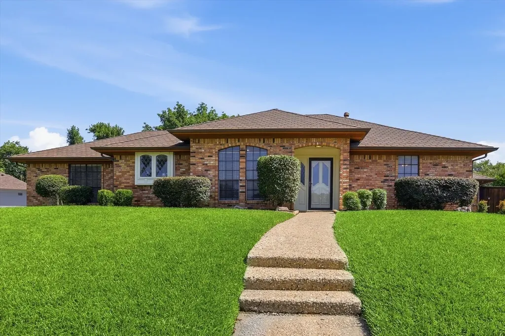 1915 Robin Meadow Circle Carrollton TX 75007