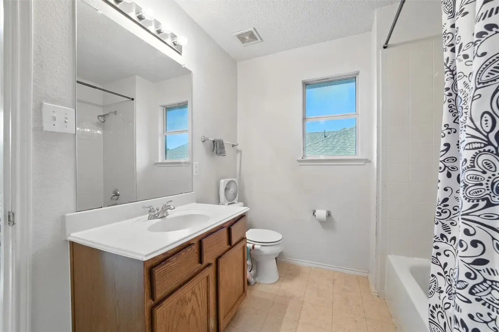 525 Magnolia Trail Desoto TX 75115