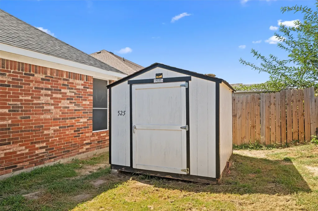 525 Magnolia Trail Desoto TX 75115
