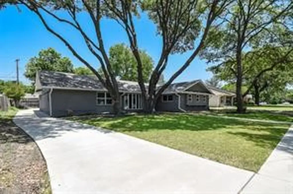 3343 Whitehall Drive Dallas TX 75229