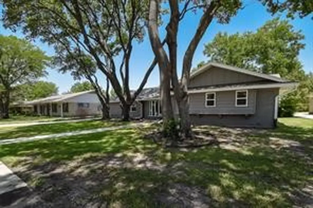3343 Whitehall Drive Dallas TX 75229