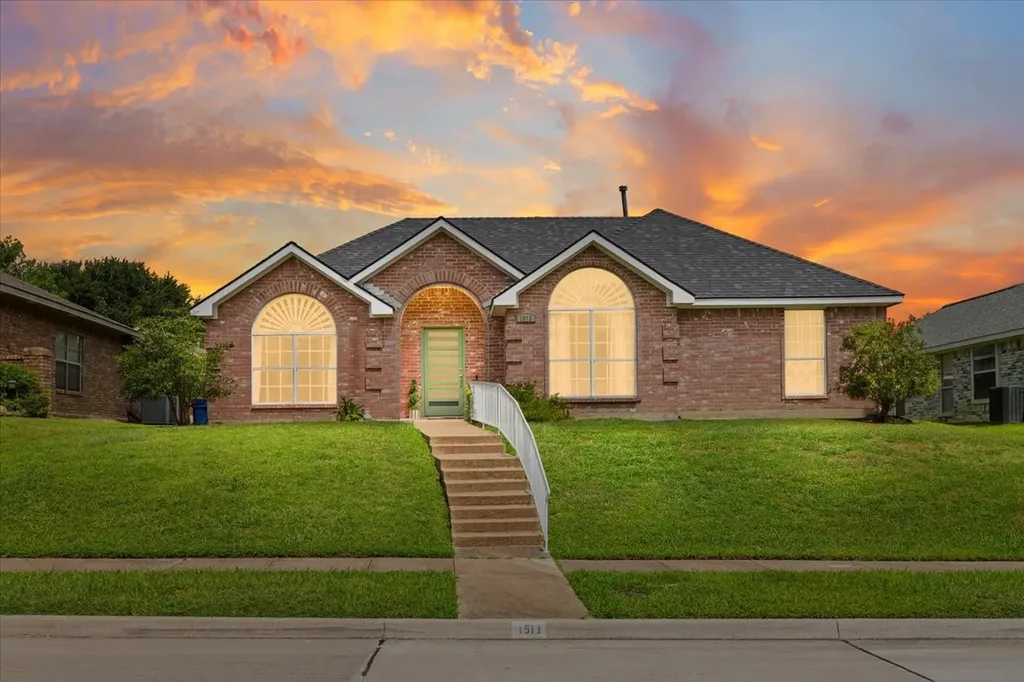 1513 Knob Hill Drive Garland TX 75043