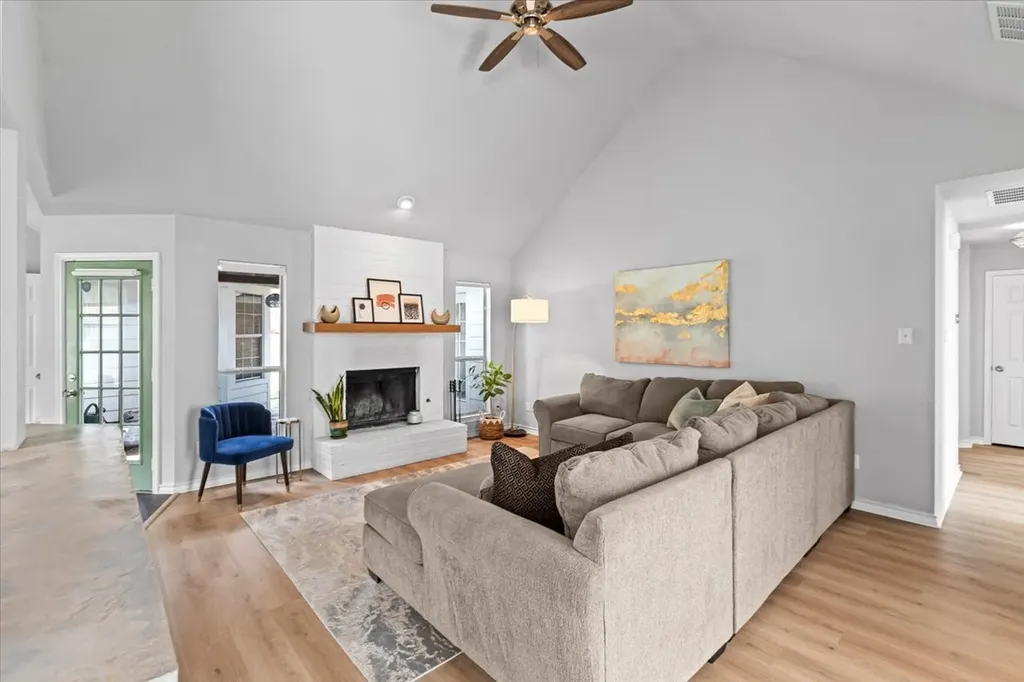 1513 Knob Hill Drive Garland TX 75043