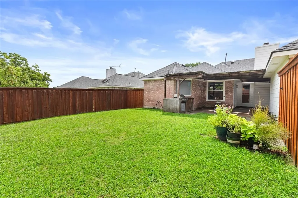1513 Knob Hill Drive Garland TX 75043