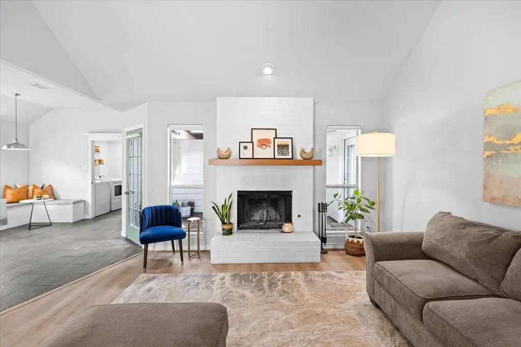 1513 Knob Hill Drive Garland TX 75043