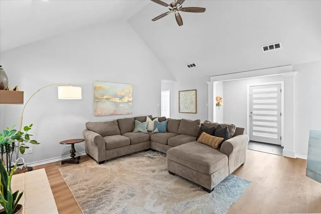 1513 Knob Hill Drive Garland TX 75043