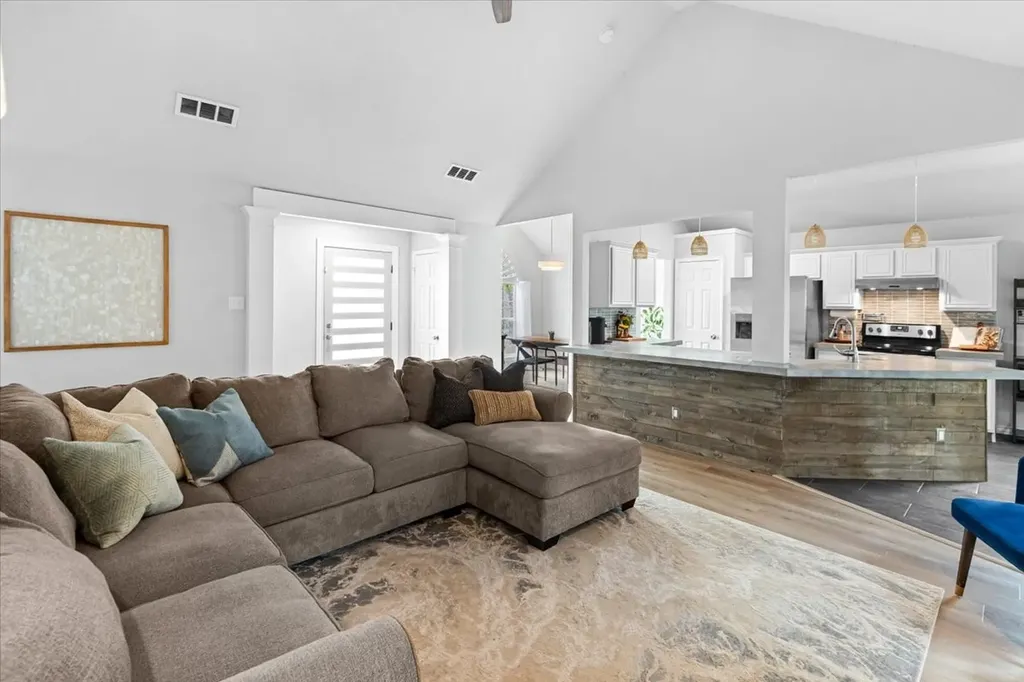 1513 Knob Hill Drive Garland TX 75043