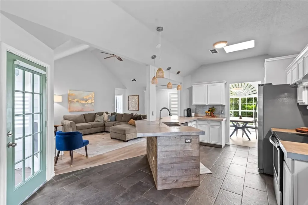 1513 Knob Hill Drive Garland TX 75043