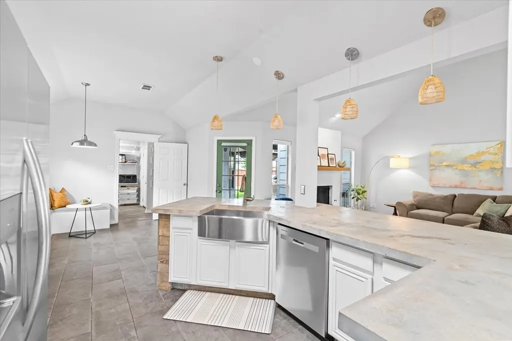 1513 Knob Hill Drive Garland TX 75043