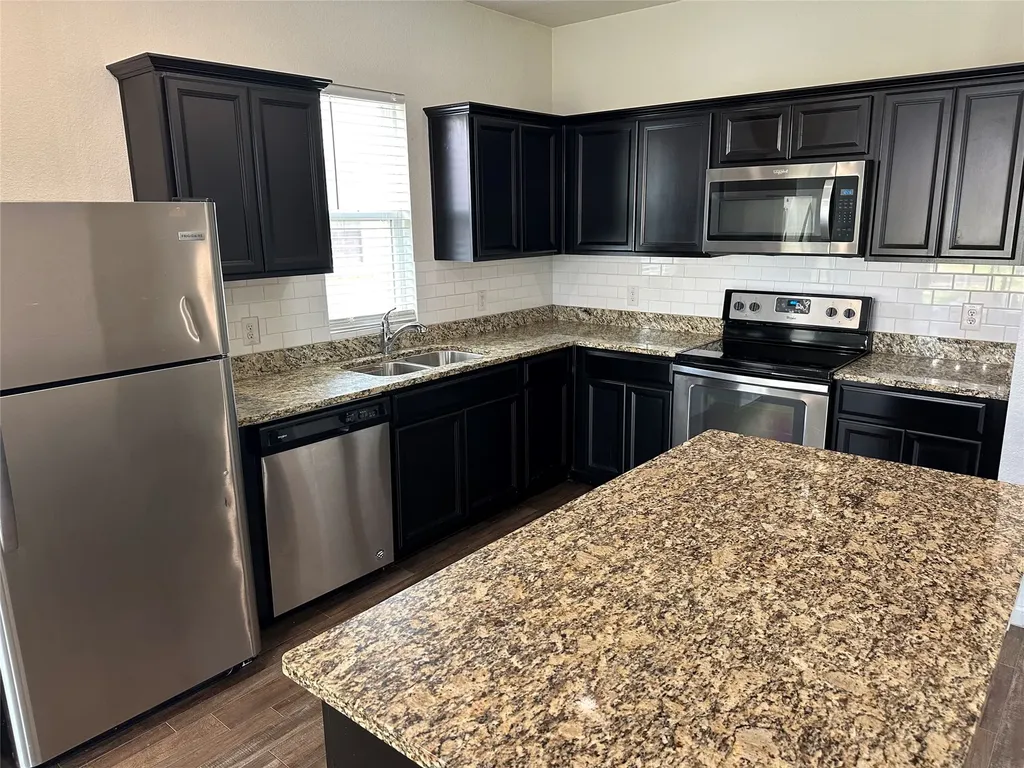 409 Willow Creek Drive Glenn Heights TX 75154