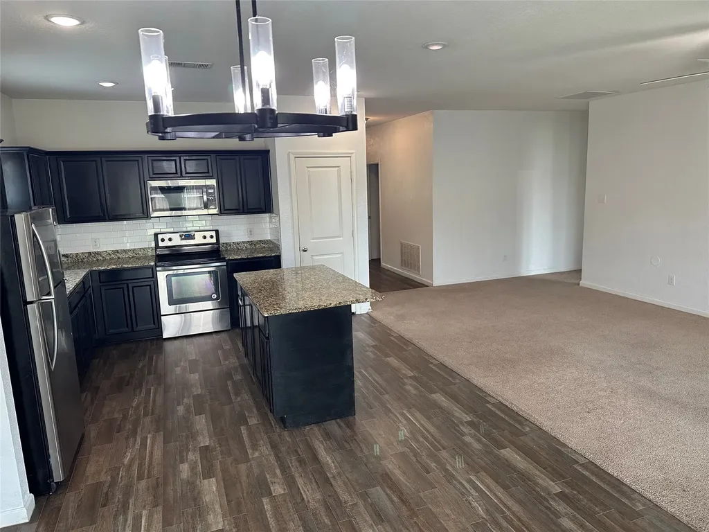 409 Willow Creek Drive Glenn Heights TX 75154