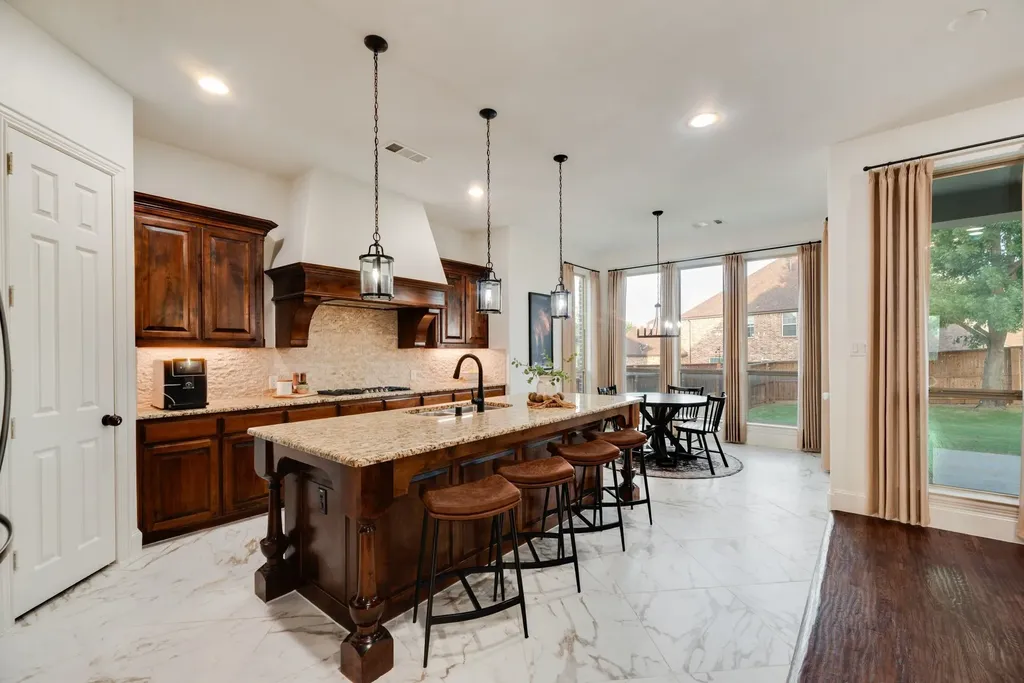 8700 Scarlet Trail Lantana TX 76226