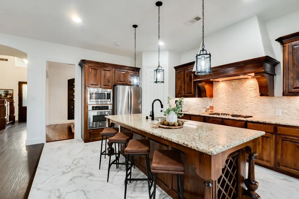 8700 Scarlet Trail Lantana TX 76226