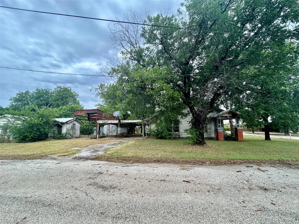 501 W 12th Street Coleman TX 76834