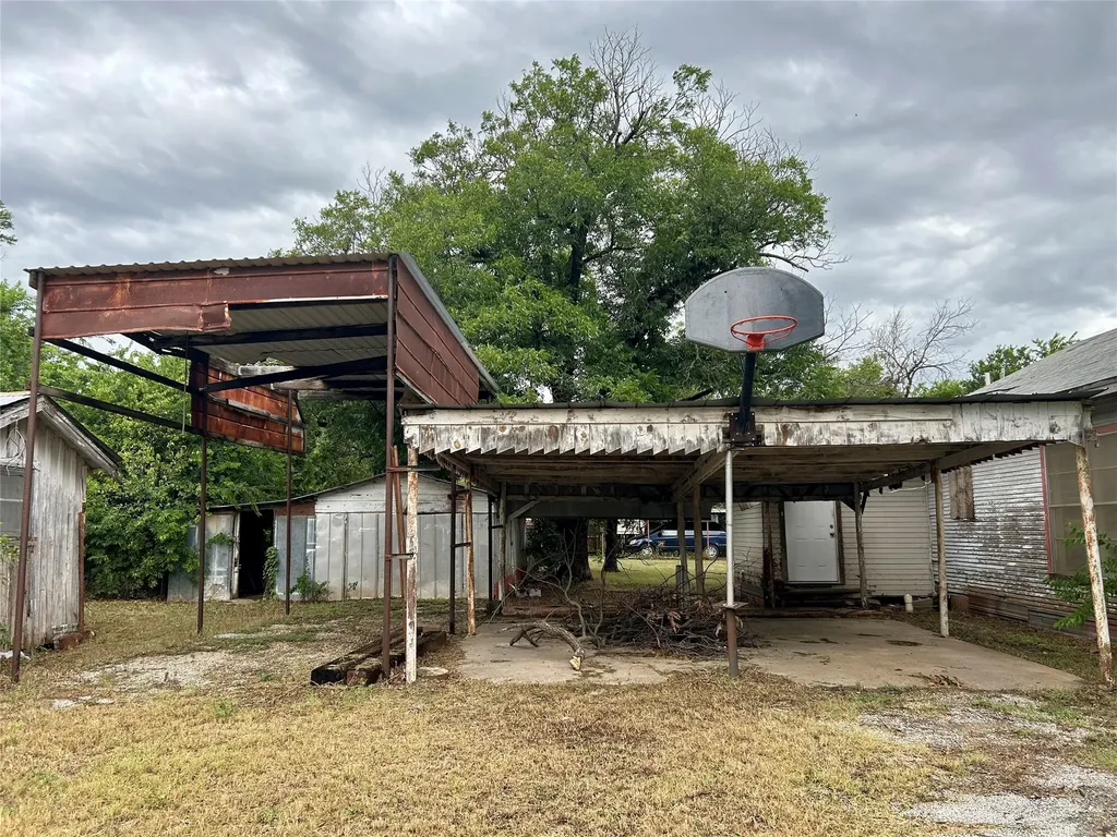 501 W 12th Street Coleman TX 76834