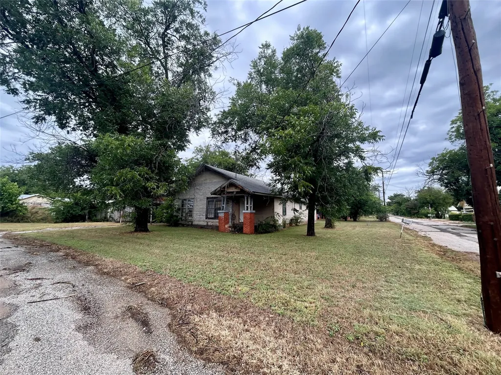 501 W 12th Street Coleman TX 76834