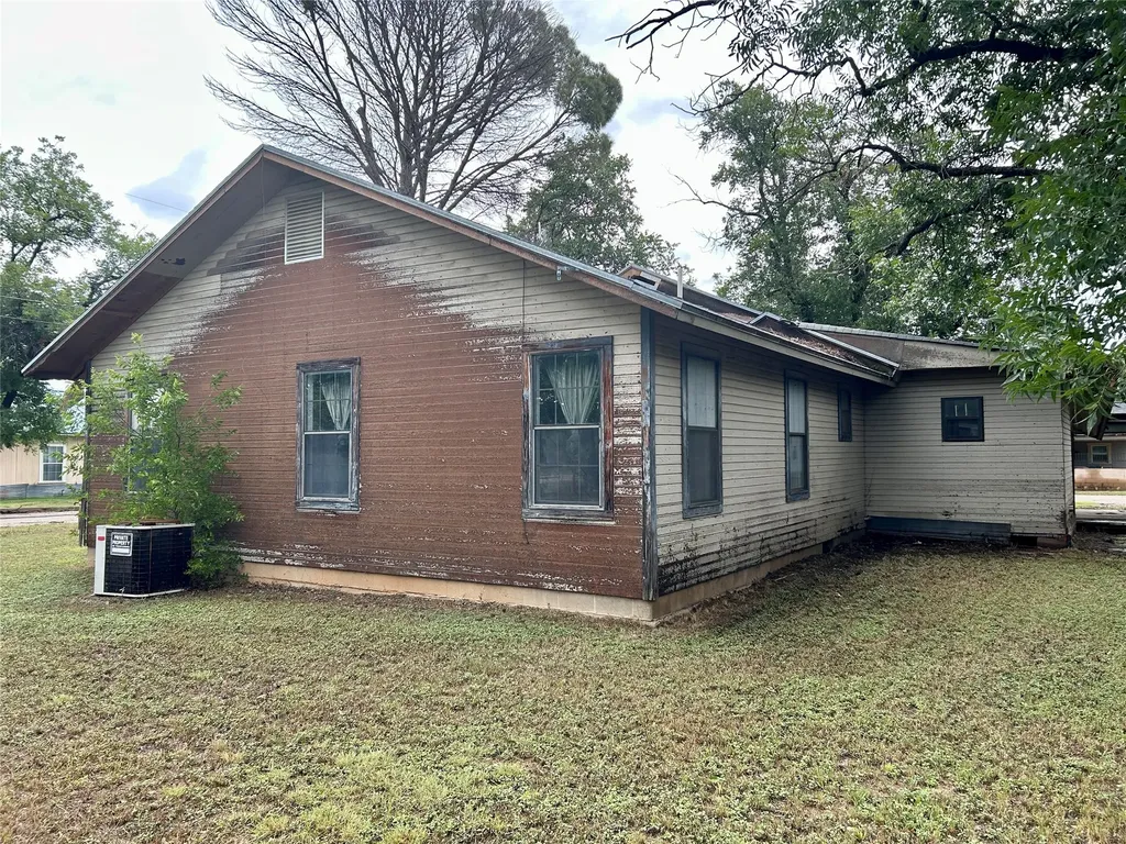 501 W 12th Street Coleman TX 76834