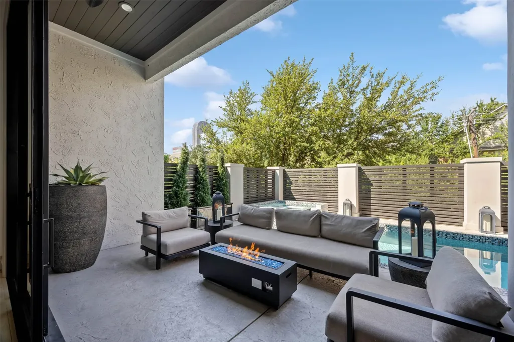 2206 Boll Street Dallas TX 75204