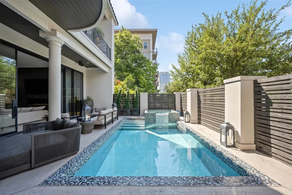2206 Boll Street Dallas TX 75204