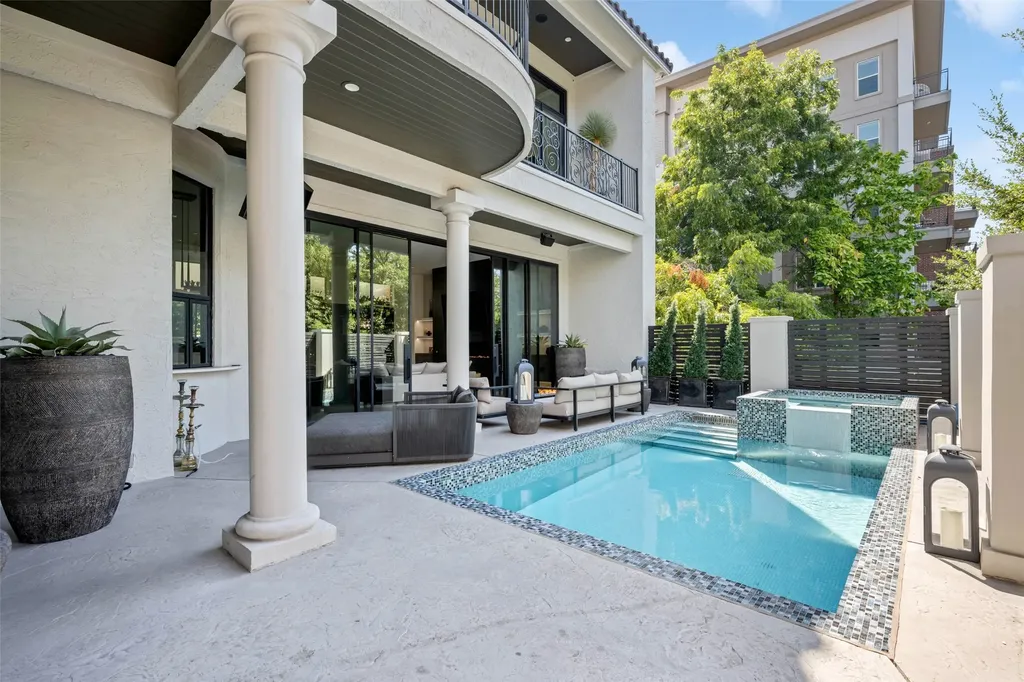 2206 Boll Street Dallas TX 75204