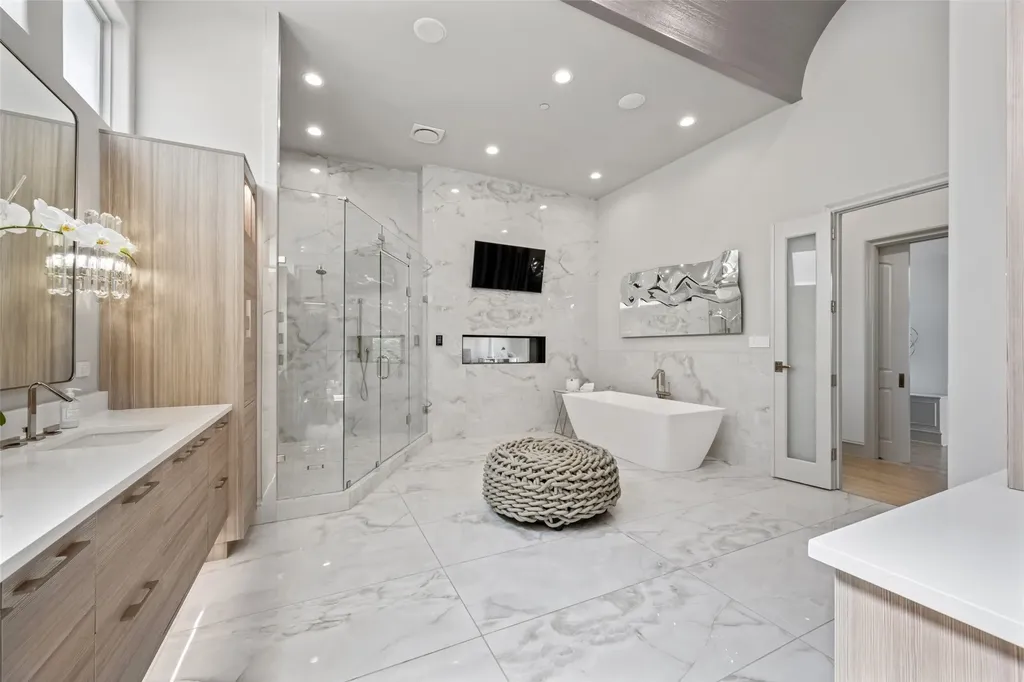 2206 Boll Street Dallas TX 75204