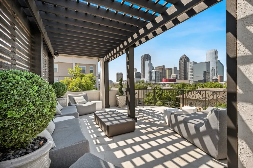 2206 Boll Street Dallas TX 75204