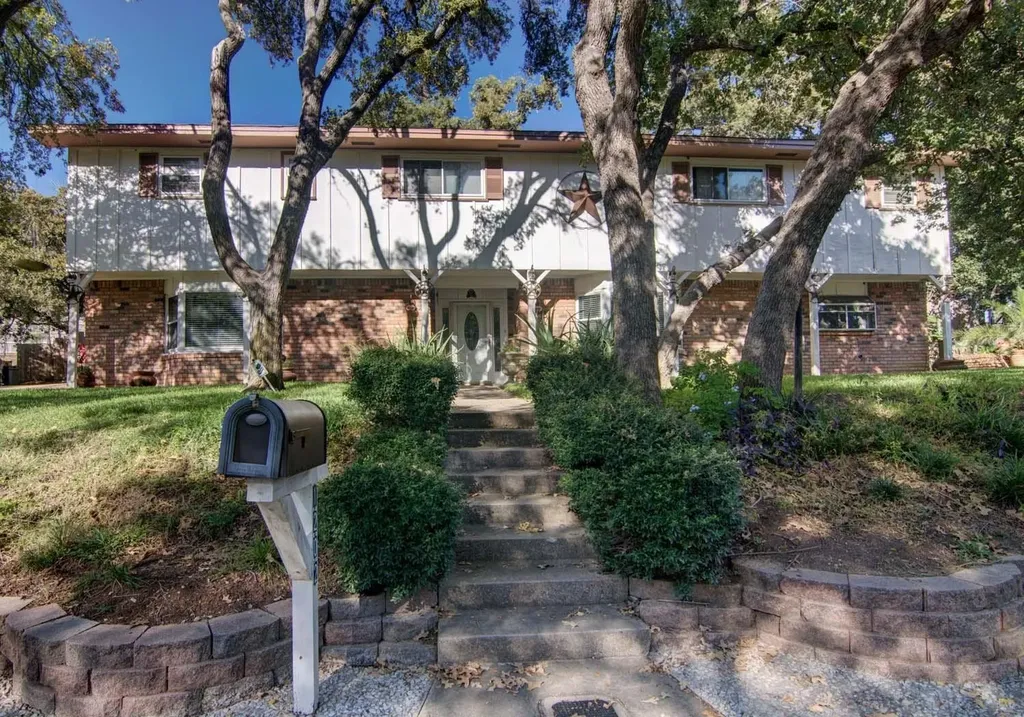 1202 Tanglewood Trail Euless TX 76040