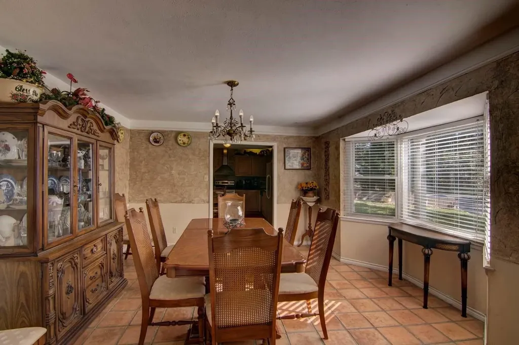 1202 Tanglewood Trail Euless TX 76040