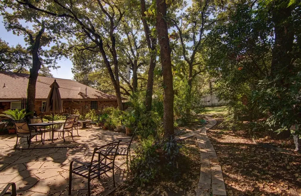 1202 Tanglewood Trail Euless TX 76040