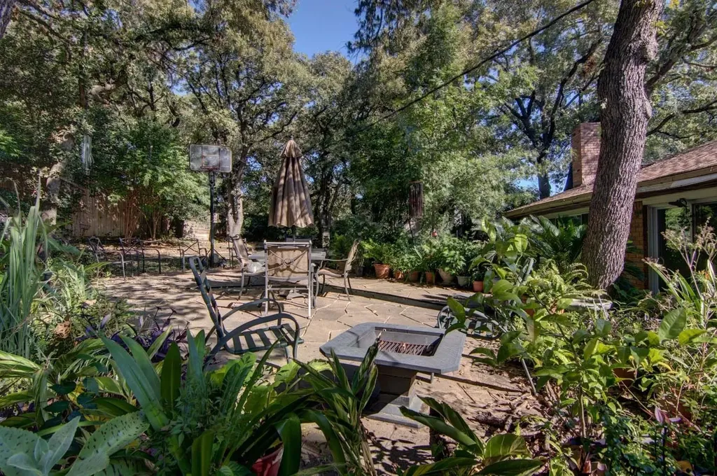 1202 Tanglewood Trail Euless TX 76040