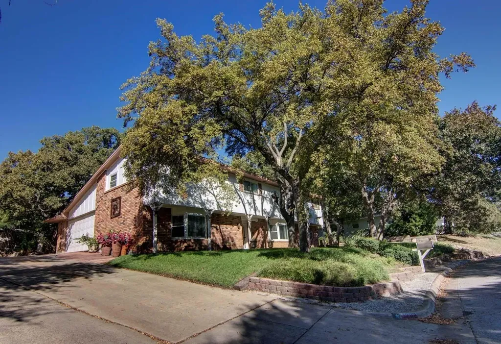 1202 Tanglewood Trail Euless TX 76040