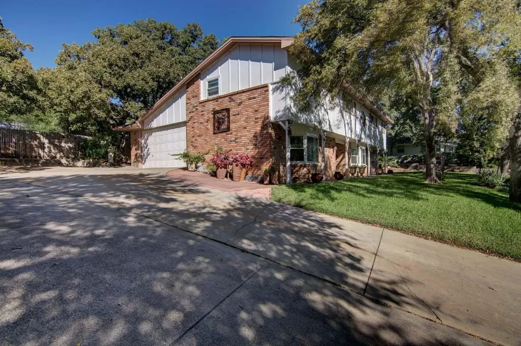 1202 Tanglewood Trail Euless TX 76040