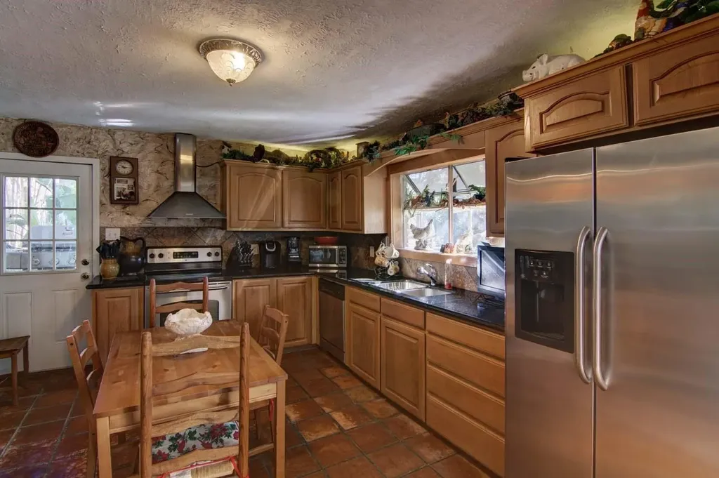 1202 Tanglewood Trail Euless TX 76040