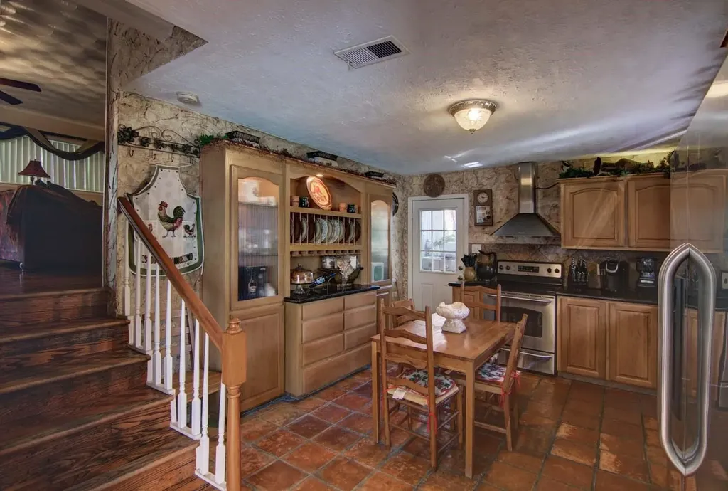 1202 Tanglewood Trail Euless TX 76040
