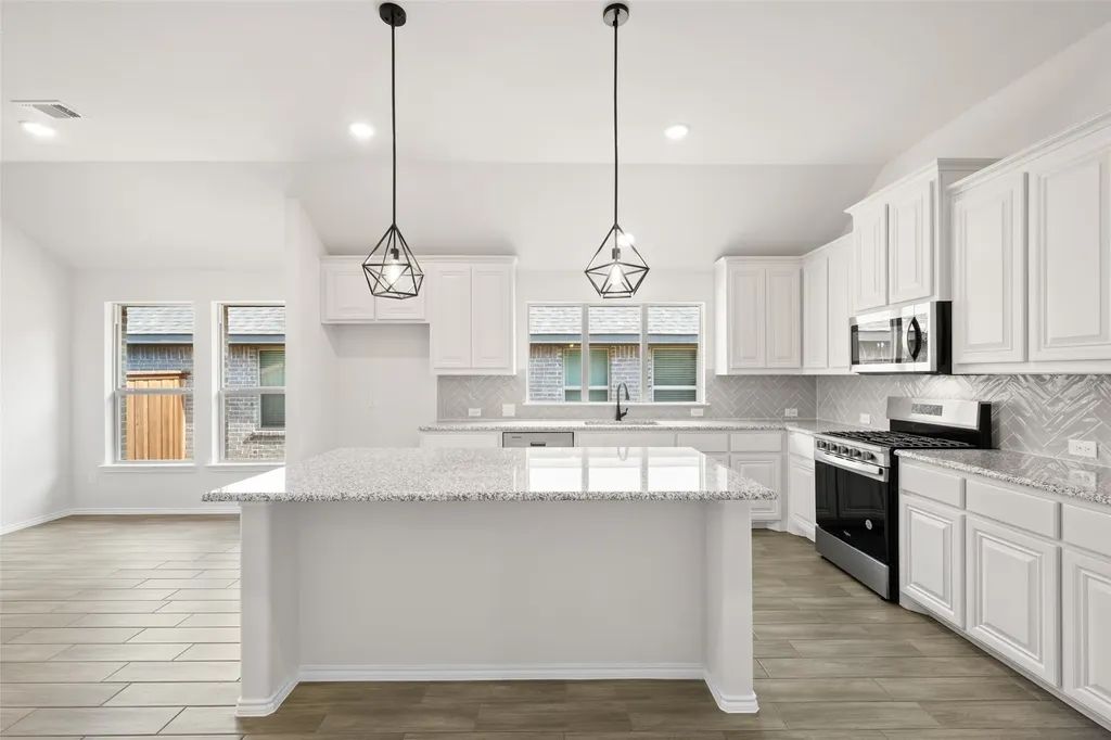 2825 Holstein Drive Midlothian TX 76065