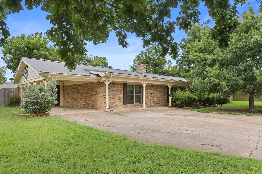 1101 14th Street Honey Grove TX 75446