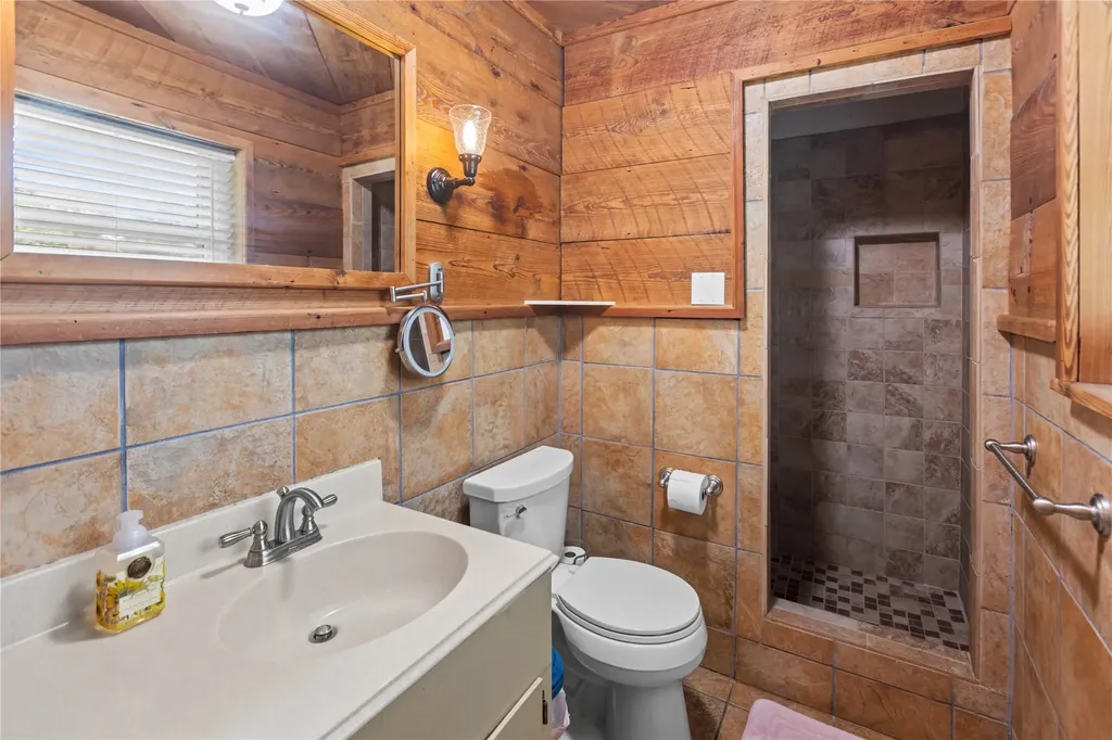 1101 14th Street Honey Grove TX 75446