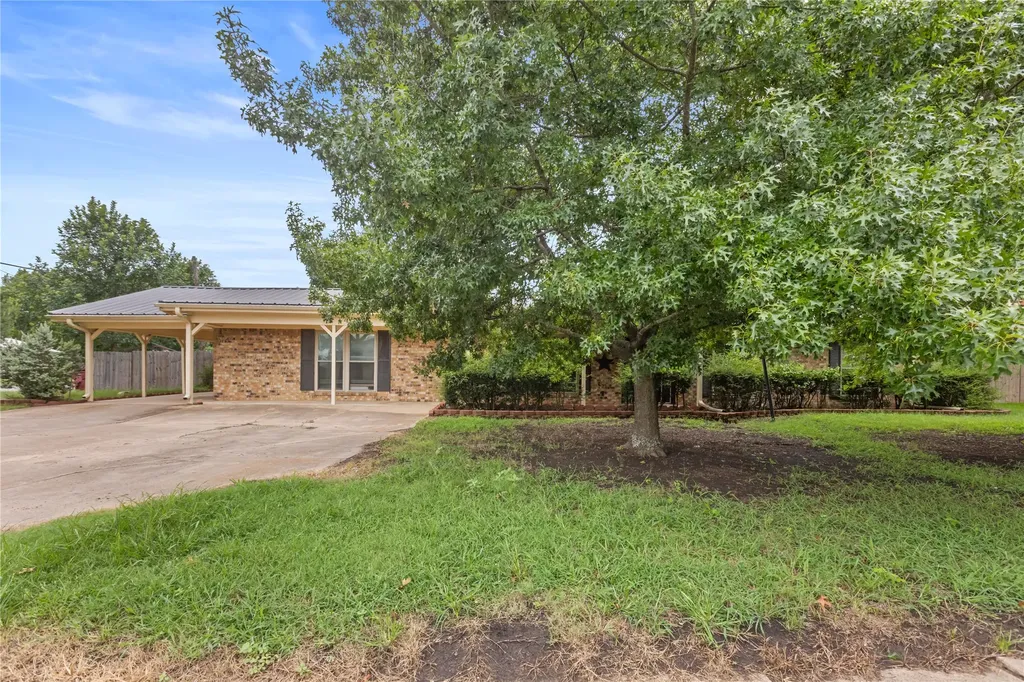 1101 14th Street Honey Grove TX 75446