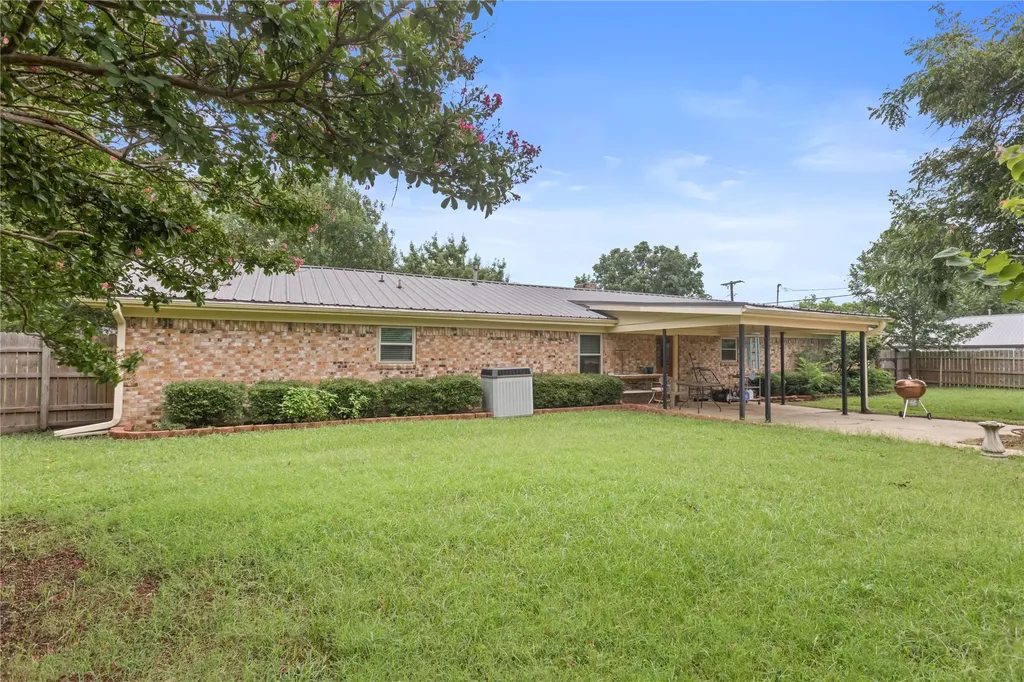 1101 14th Street Honey Grove TX 75446