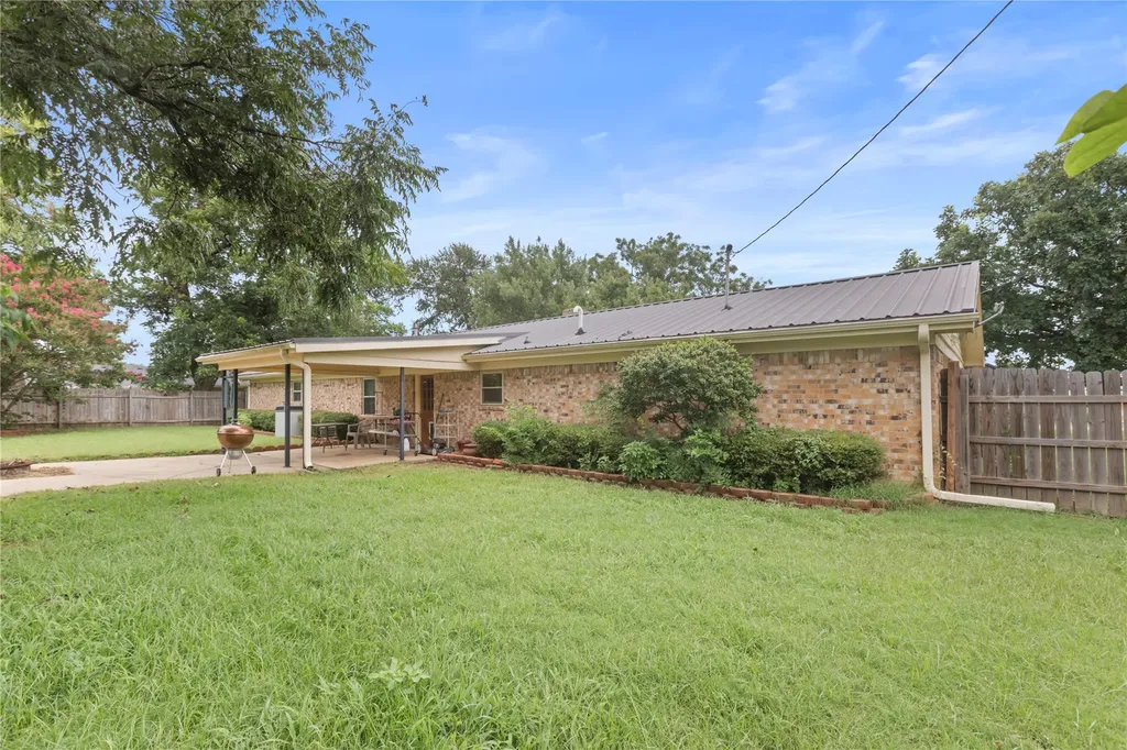 1101 14th Street Honey Grove TX 75446