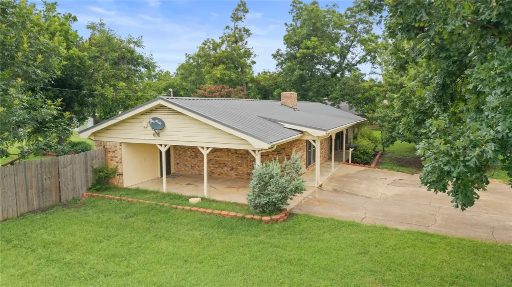 1101 14th Street Honey Grove TX 75446