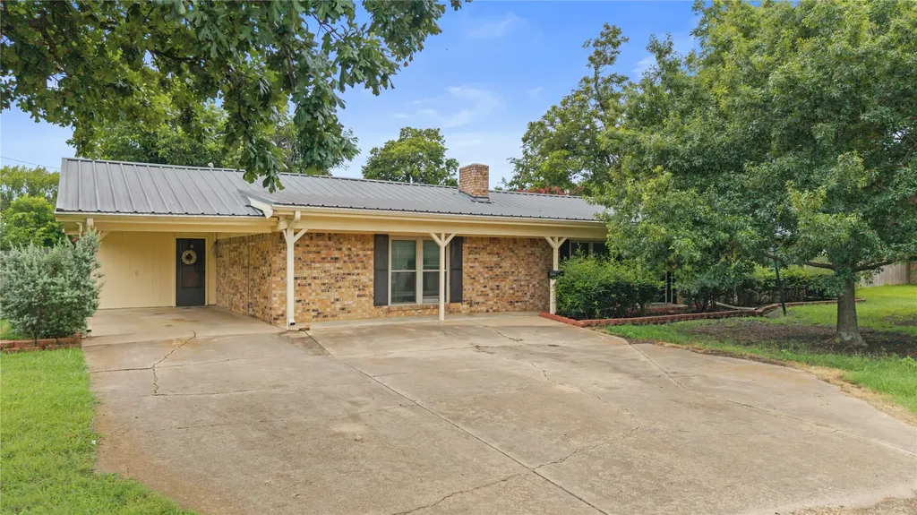 1101 14th Street Honey Grove TX 75446