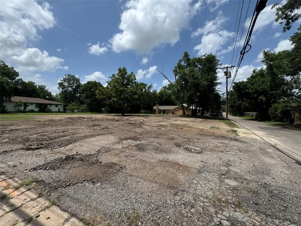 300 W 10th Street Bonham TX 75418