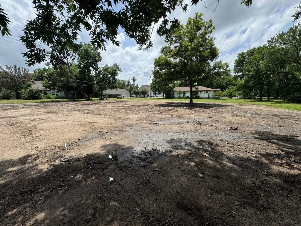 300 W 10th Street Bonham TX 75418